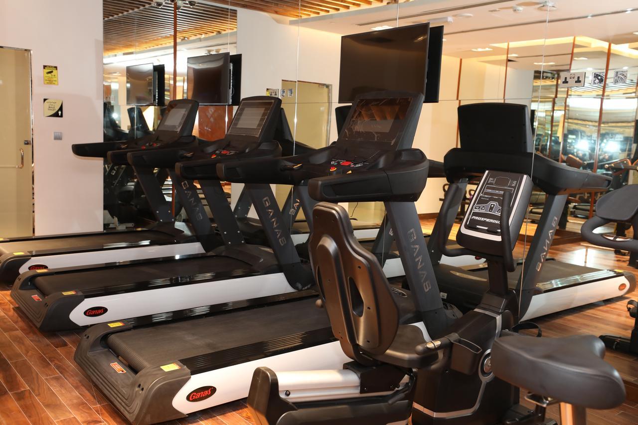 Vip Hotel Doha Qatar Exterior foto A treadmill