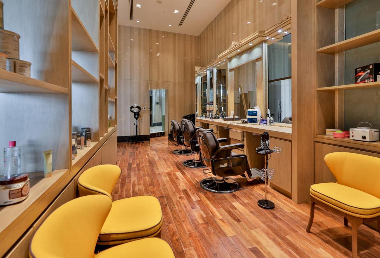 Vip Hotel Doha Qatar Exterior foto The interior of a salon in Hong Kong