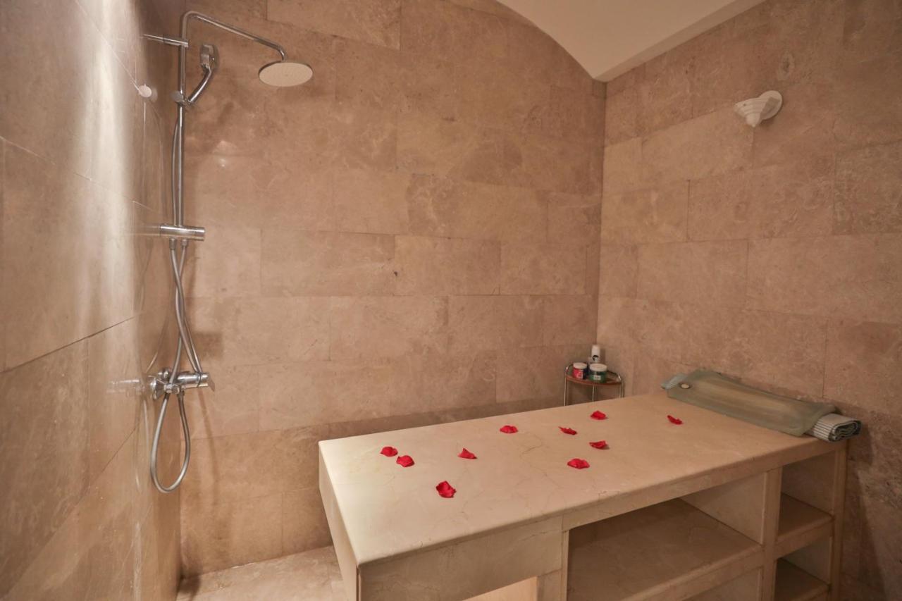 Vip Hotel Doha Qatar Exterior foto A hammam in a hotel in Tunisia
